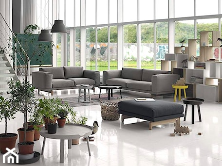 Aranżacje wnętrz - Salon: Stacked Muuto - zestaw modułów drewnianych, Around Muuto + drewniany stolik kawowy - ilumia.pl. Przeglądaj, dodawaj i zapisuj najlepsze zdjęcia, pomysły i inspiracje designerskie. W bazie mamy już prawie milion fotografii!