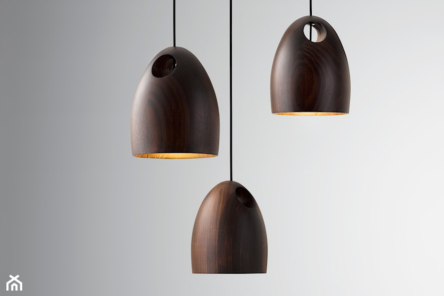 OAK Black - Ross Gardam, drewniana, dębowa lampa wisząca - zdjęcie od ilumia.pl