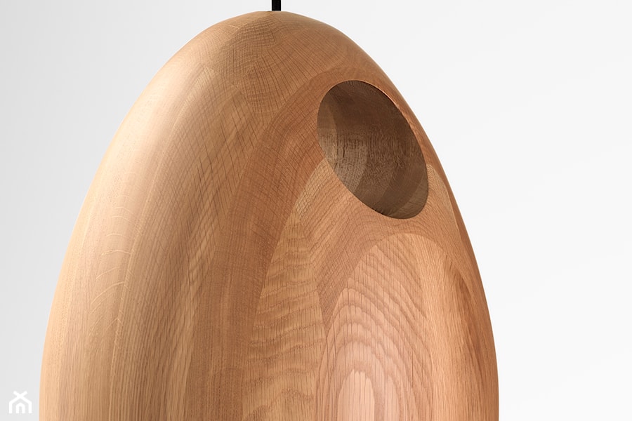 Oak - Ross Gardam - ręcznie robiona, dębowa, drewniana lampa wisząca z Australii w http://ilumia.pl - zdjęcie od ilumia.pl