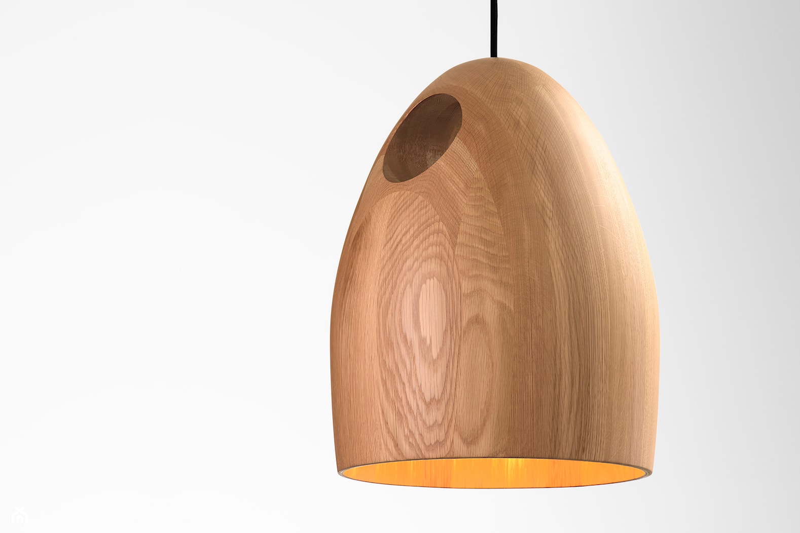 Oak - Ross Gardam - ręcznie robiona, dębowa, drewniana lampa wisząca z Australii w ilumia.pl - zdjęcie od ilumia.pl - Homebook