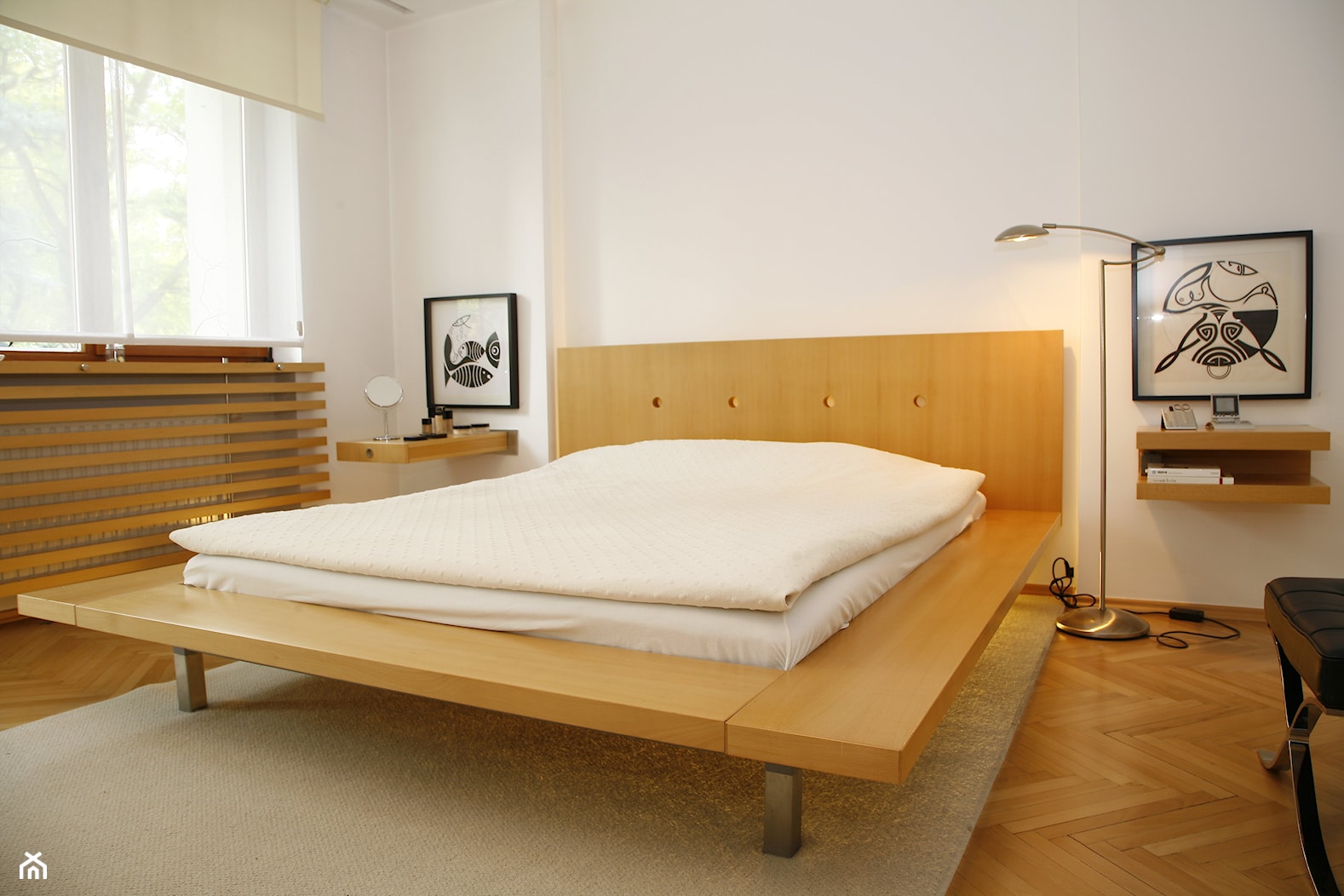 Wnętrza apartamentu w Krakowie - Średnia biała sypialnia, styl minimalistyczny - zdjęcie od KJ Architekci - Homebook