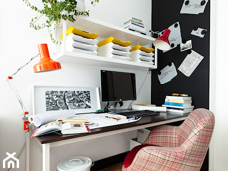 Aranżacje wnętrz - Biuro: Mieszkanie Architekta - Średnie białe czarne biuro, styl nowoczesny - Black Oak Studio. Przeglądaj, dodawaj i zapisuj najlepsze zdjęcia, pomysły i inspiracje designerskie. W bazie mamy już prawie milion fotografii!