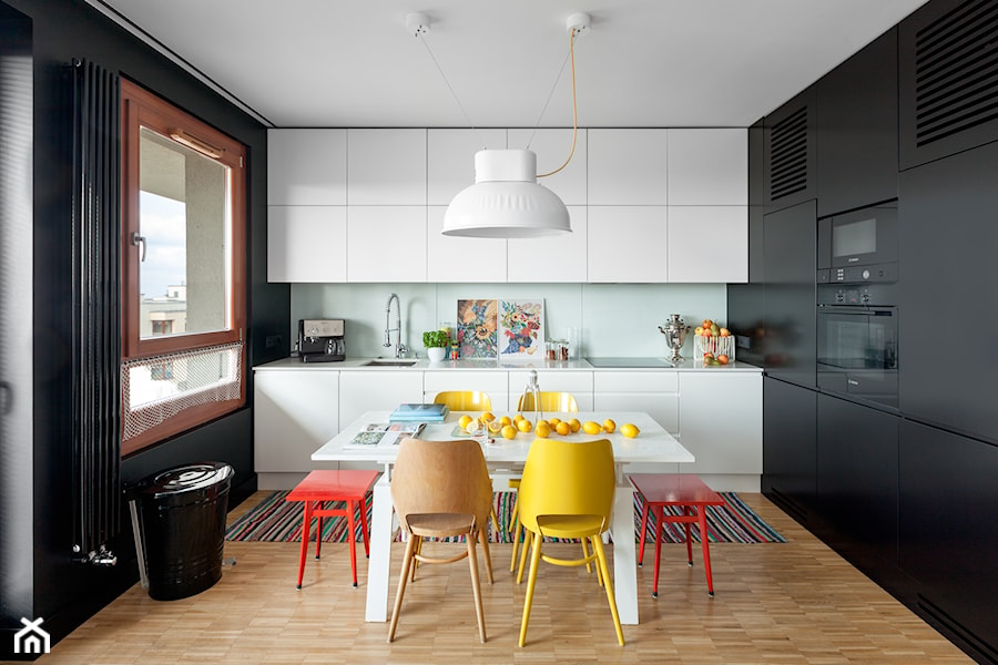 Mieszkanie Architekta - Średnia biała czarna jadalnia w kuchni, styl nowoczesny - zdjęcie od Black Oak Studio