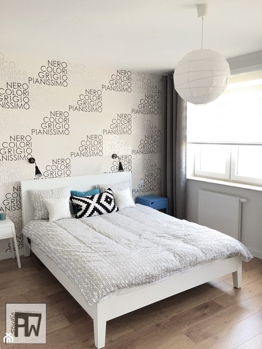 Mieszkanie singla - Średnia biała czarna szara sypialnia, styl nowoczesny - zdjęcie od PTW Studio