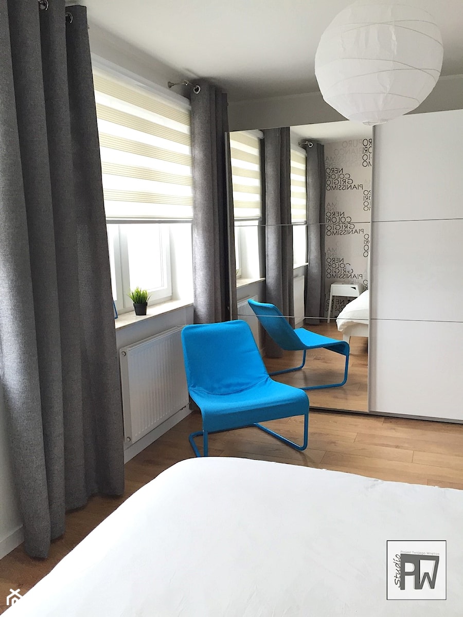 Mieszkanie singla - Mała szara sypialnia, styl nowoczesny - zdjęcie od PTW Studio