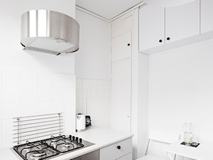 Czarno-biała kuchnia - Mała biała kuchnia, styl skandynawski - zdjęcie od Za murami za dachami