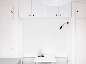 Czarno-biała kuchnia - Kuchnia, styl skandynawski - zdjęcie od Za murami za dachami