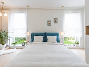 Apartament M&P - Średnia biała sypialnia, styl nowoczesny - zdjęcie od Kraupe Studio