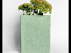 Pistacjowy wazon z geometrycznym wzorem - zdjęcie od hypnotic