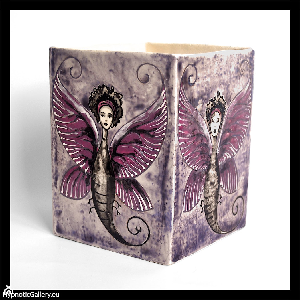 Osłonka na doniczkę 14x18cm - fioletowy motyl - zdjęcie od hypnotic - Homebook