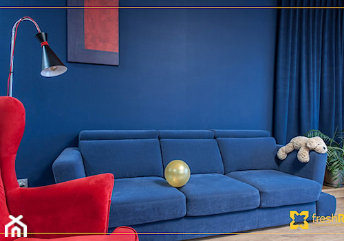 Realizacja:: Mieszkanie 90m2 w Krakowie - Mały niebieski salon, styl nowoczesny - zdjęcie od freshR - pracownia projektowa