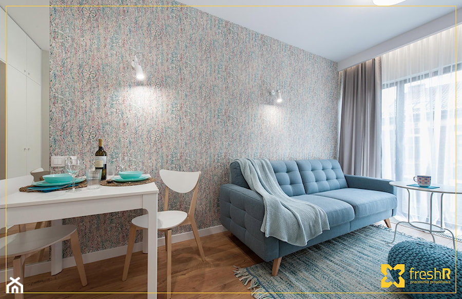Realizacja:: 2-pokojowe mieszkanie 35 m2 w Krakowie - Mały beżowy salon z jadalnią, styl nowoczesny - zdjęcie od freshR - pracownia projektowa