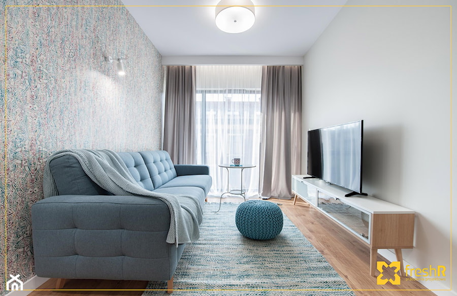 Realizacja:: 2-pokojowe mieszkanie 35 m2 w Krakowie - Średni beżowy salon z tarasem / balkonem, styl nowoczesny - zdjęcie od freshR - pracownia projektowa