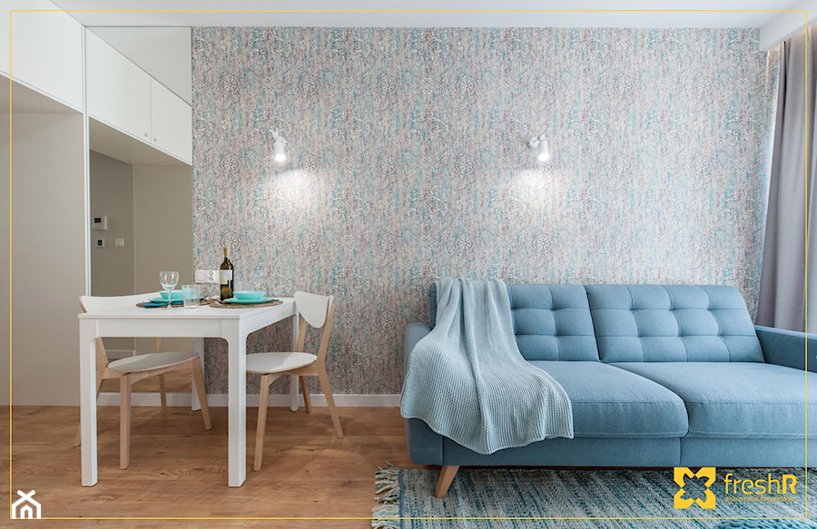Realizacja:: 2-pokojowe mieszkanie 35 m2 w Krakowie - Mały niebieski salon z jadalnią, styl nowoczesny - zdjęcie od freshR - pracownia projektowa