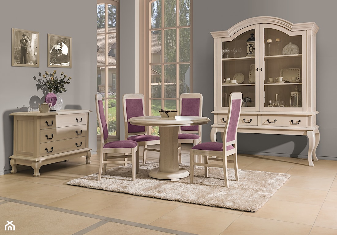 jadalnia w stylu klasycznym z krzesłami z fioletowym obiciem