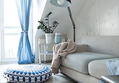 Gdynia Miła - Średni biały salon, styl skandynawski - zdjęcie od Studio LOKO