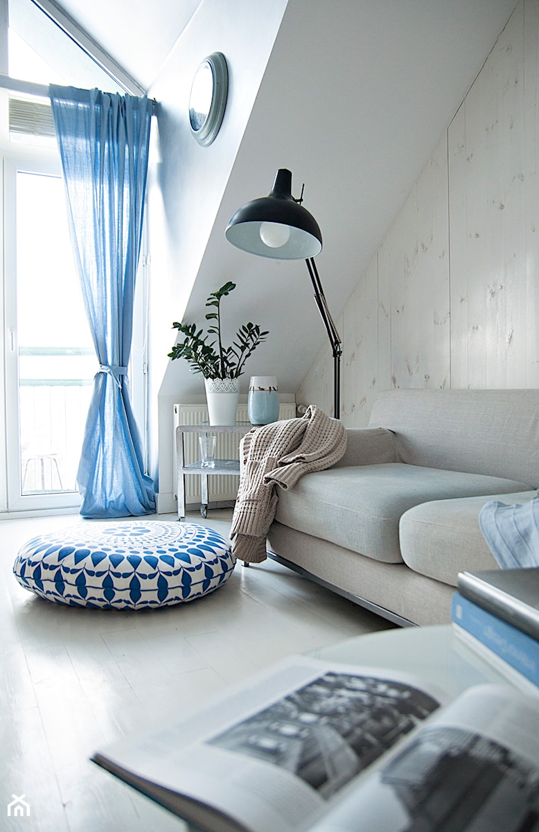 Gdynia Miła - Średni biały salon, styl skandynawski - zdjęcie od Studio LOKO