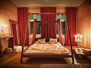 Łóżko drewniane z baldachimem | orzech europejski - zdjęcie od Lupus73 | Meble - Design - Produkcja