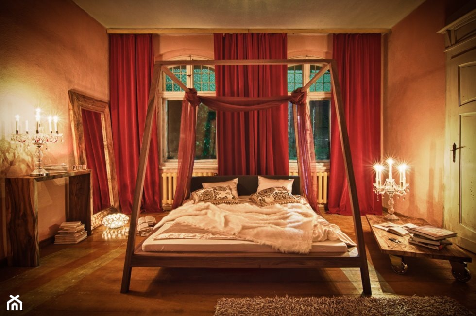 Łóżko drewniane z baldachimem | orzech europejski - zdjęcie od Lupus73 | Meble - Design - Produkcja - Homebook