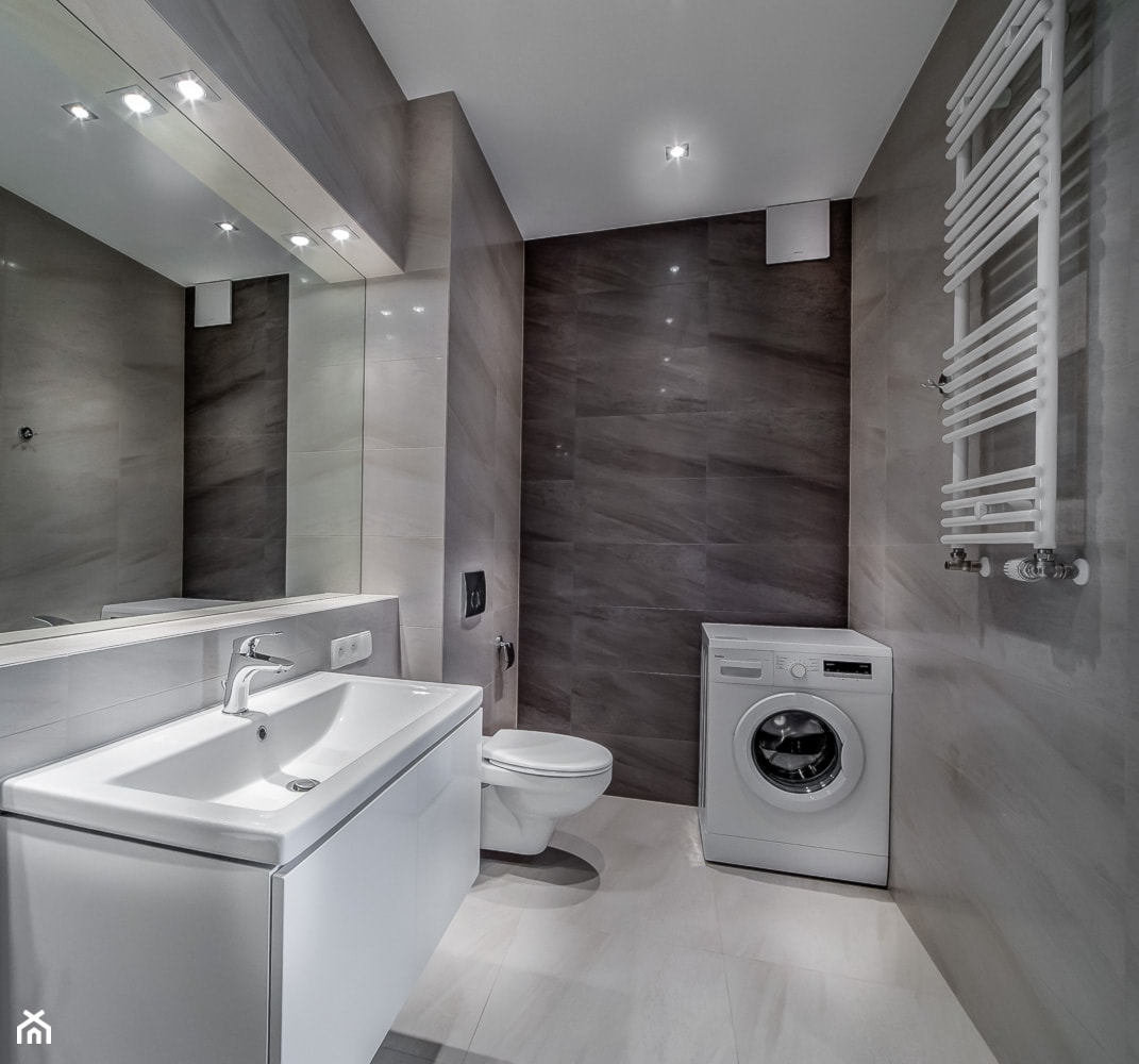 Nowoczesna aranżacja mieszkania pod wynajem - Mała bez okna z pralką / suszarką z lustrem z punktowym oświetleniem łazienka, styl nowoczesny - zdjęcie od MG Invest Park - Homebook