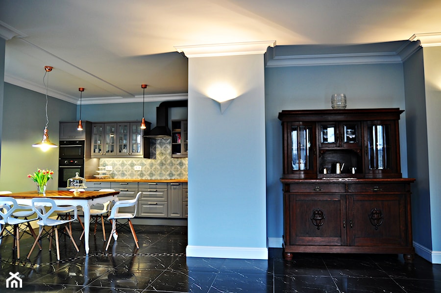 Ciepłe eklektyczne wnętrze - kuchnia z jadalnią. - zdjęcie od Pracownia Architektury Wnętrz Hanny Hildebrandt