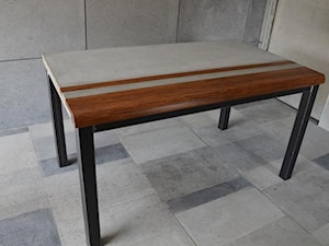 stół betonowy z drewnem. Cena 3250 zł brutto - zdjęcie od tralbet