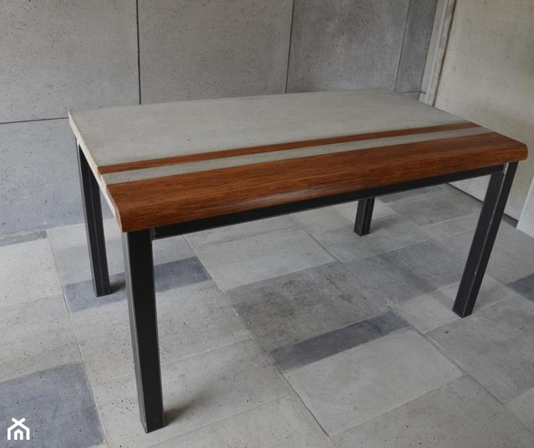 stół betonowy z drewnem. Cena 3250 zł brutto - zdjęcie od tralbet