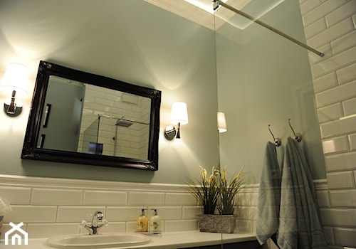Apartament Novum - Mała bez okna z lustrem łazienka, styl tradycyjny - zdjęcie od AgiDesign