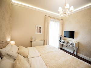 Apartament Rakowicka - Średnia beżowa sypialnia, styl tradycyjny - zdjęcie od AgiDesign