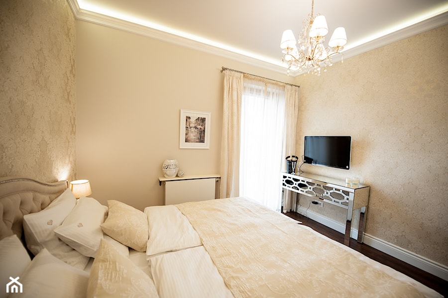 Apartament Rakowicka - Średnia beżowa sypialnia, styl tradycyjny - zdjęcie od AgiDesign