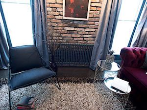 Apartament z widokiem na Wawel - Mały czarny salon, styl glamour - zdjęcie od AgiDesign