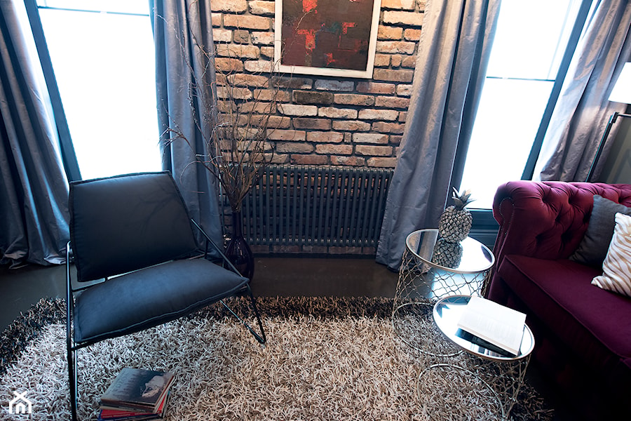 Apartament z widokiem na Wawel - Mały czarny salon, styl glamour - zdjęcie od AgiDesign