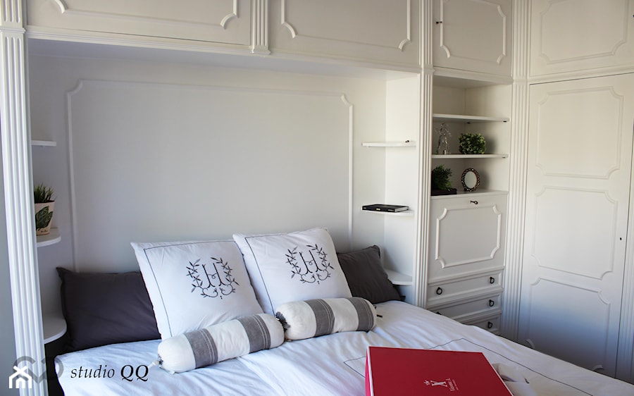 Realizacja / Apartament 110 m - Francja - Nicea - Mała biała sypialnia, styl prowansalski - zdjęcie od Studio QQ Natalia Lenarczyk - Architekci & Projektanci wnętrz