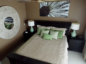 Apartament pary Kanadyjczyków w Meksyku - Mała brązowa sypialnia, styl tradycyjny - zdjęcie od Projektowaniemsdekor