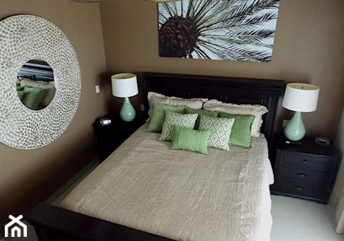 Apartament pary Kanadyjczyków w Meksyku - Mała brązowa sypialnia, styl tradycyjny - zdjęcie od Projektowaniemsdekor