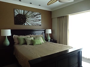 Apartament pary Kanadyjczyków w Meksyku - Mała brązowa szara sypialnia, styl tradycyjny - zdjęcie od Projektowaniemsdekor
