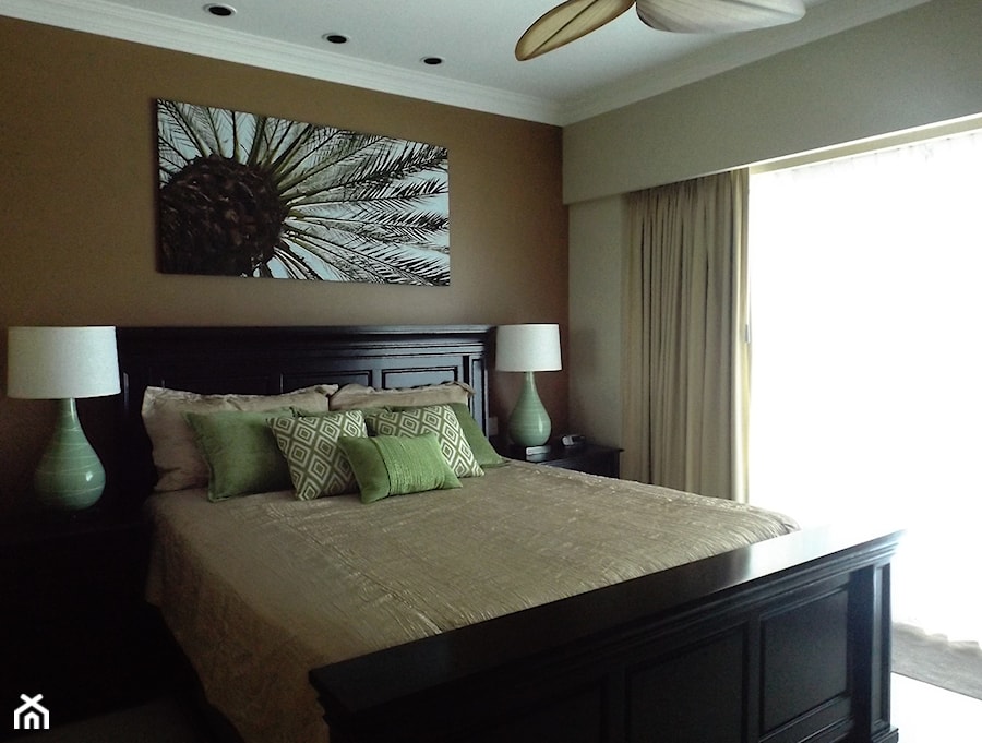 Apartament pary Kanadyjczyków w Meksyku - Mała brązowa szara sypialnia, styl tradycyjny - zdjęcie od Projektowaniemsdekor