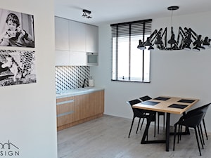Mieszkanie z Salvadorem Dali - Średnia biała jadalnia w kuchni, styl industrialny - zdjęcie od KODA DESIGN studio projektowe Dawid Kotuła