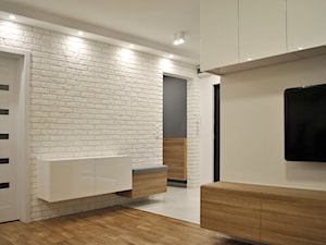 Metamorfoza małego mieszkania w bloku - Mały biały salon, styl nowoczesny - zdjęcie od FORMA-MEBLE.PL