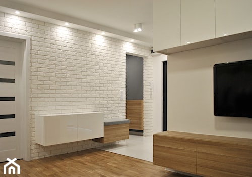 Metamorfoza małego mieszkania w bloku - Mały biały salon, styl nowoczesny - zdjęcie od FORMA-MEBLE.PL