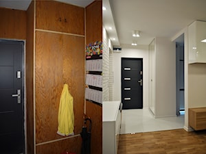 Metamorfoza małego mieszkania w bloku - Hol / przedpokój, styl nowoczesny - zdjęcie od FORMA-MEBLE.PL