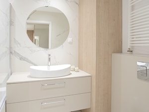 Nowa forma - Mała bez okna z lustrem z marmurową podłogą z punktowym oświetleniem łazienka, styl nowoczesny - zdjęcie od FORMA-MEBLE.PL