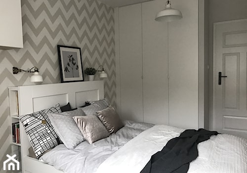 Metamorfoza mieszkania 47 m2 - Bamberski Dwór - Średnia beżowa biała sypialnia, styl nowoczesny - zdjęcie od Architektownia