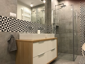 Metamorfoza mieszkania - od stanu deweloperskiego pod klucz - Średnia na poddaszu bez okna z dwoma umywalkami z punktowym oświetleniem łazienka, styl skandynawski - zdjęcie od Architektownia