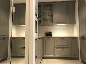 Metamorfoza mieszkania 47 m2 - Bamberski Dwór - Mała otwarta zamknięta z zabudowaną lodówką kuchnia w kształcie litery u, styl nowoczesny - zdjęcie od Architektownia