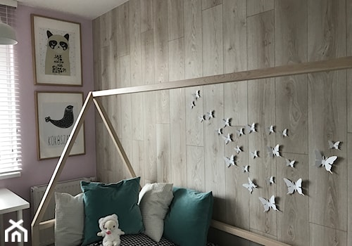 Metamorfoza mieszkania - od stanu deweloperskiego pod klucz - Mały różowy pokój dziecka dla dziecka dla nastolatka dla dziewczynki, styl skandynawski - zdjęcie od Architektownia