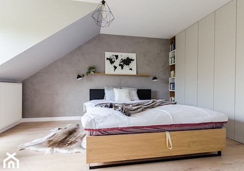 Projekt domu w okolicach Poznania ok. 120 m2 - Średnia biała szara sypialnia na poddaszu, styl nowoczesny - zdjęcie od Architektownia