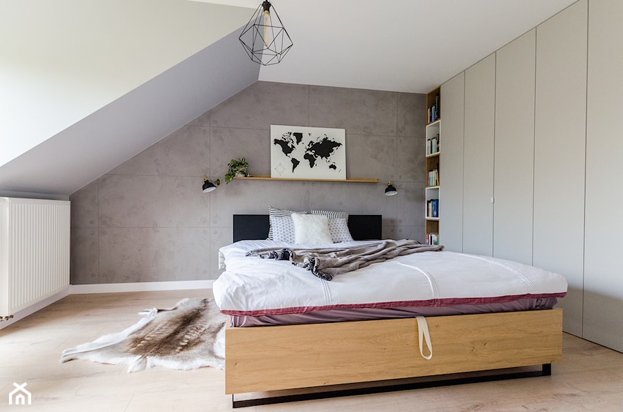 Projekt domu w okolicach Poznania ok. 120 m2 - Średnia biała szara sypialnia na poddaszu, styl nowoczesny - zdjęcie od Architektownia