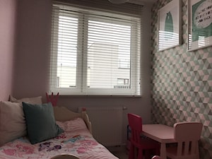 Metamorfoza mieszkania - od stanu deweloperskiego pod klucz - Mały różowy pokój dziecka dla dziecka dla dziewczynki, styl nowoczesny - zdjęcie od Architektownia