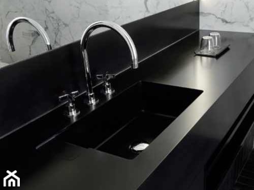 czarny corian